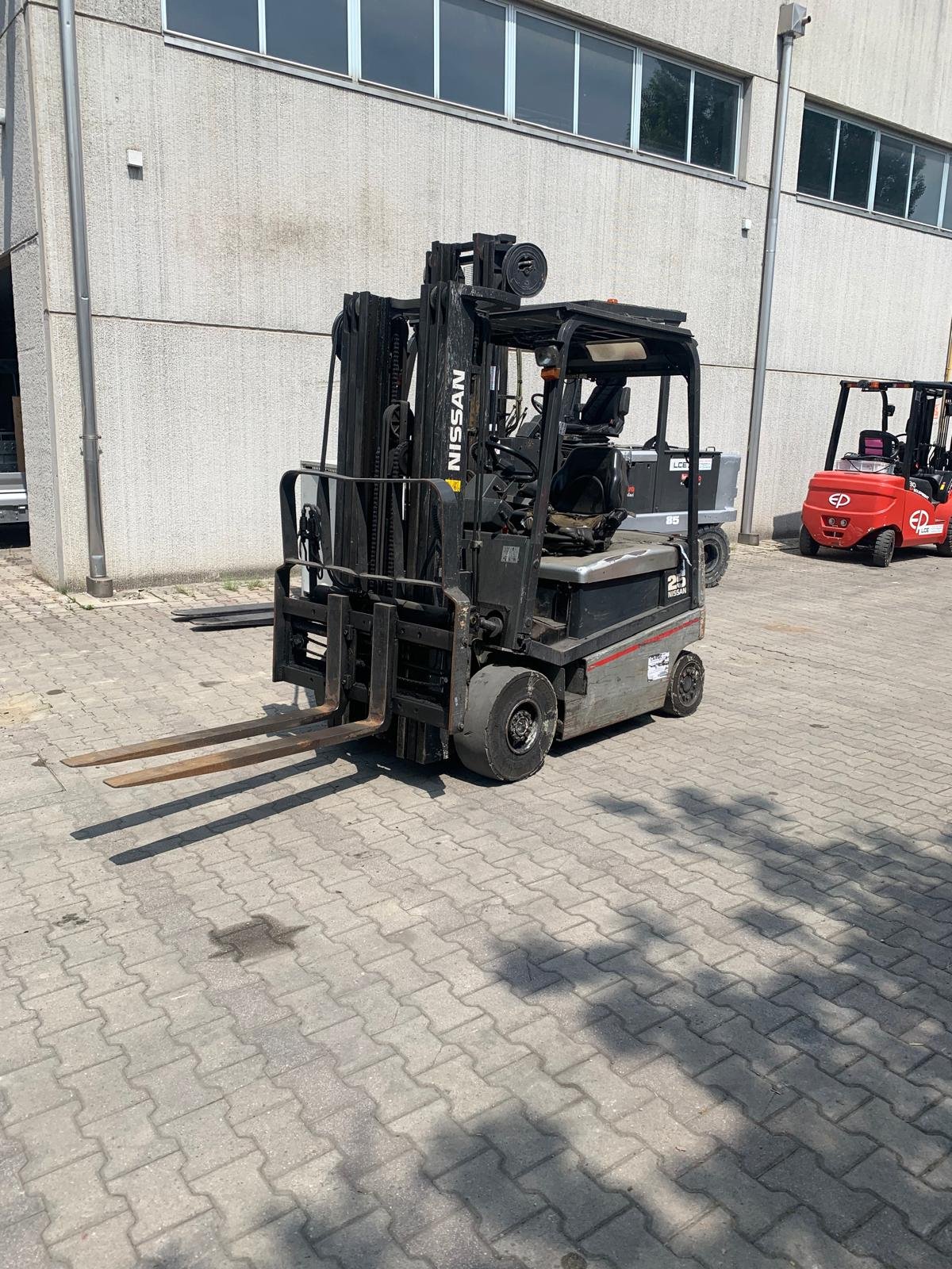 NISSAN Q02L25